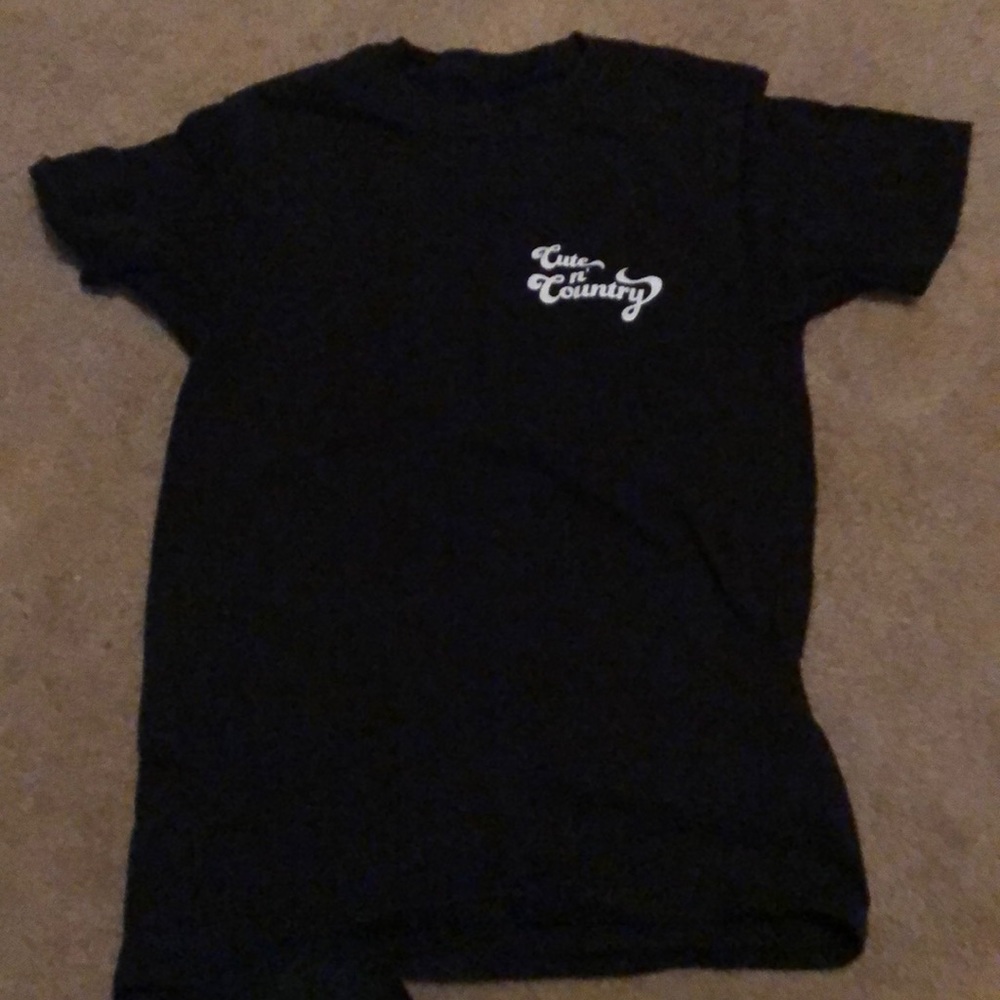 Black tee shirt with Garth brooks song on the back